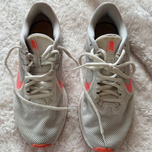 Nike Running Shoes Womens Downshifter 9 Gray Pink Lace Up Low Top SIZE 8 - Picture 4 of 8